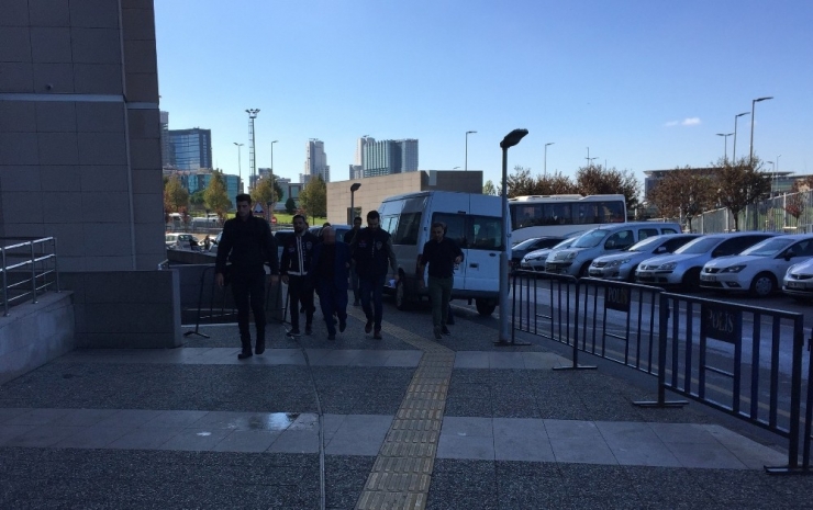 Kızına İşkence Ettiği İddia Edilen Şüpheli Adliyeye Getirildi