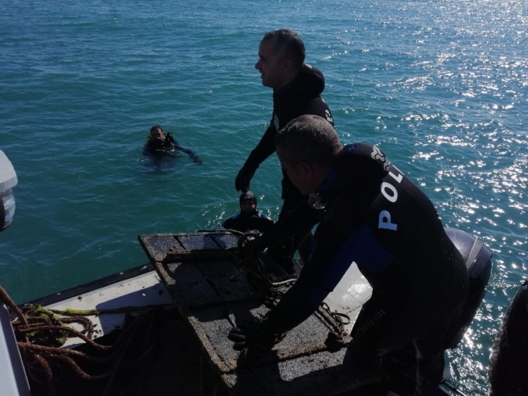 Denizin Dibinde Gizlenmiş Halde Bulundu