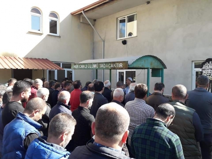 Kanserden Ölen Genç Defnedildi