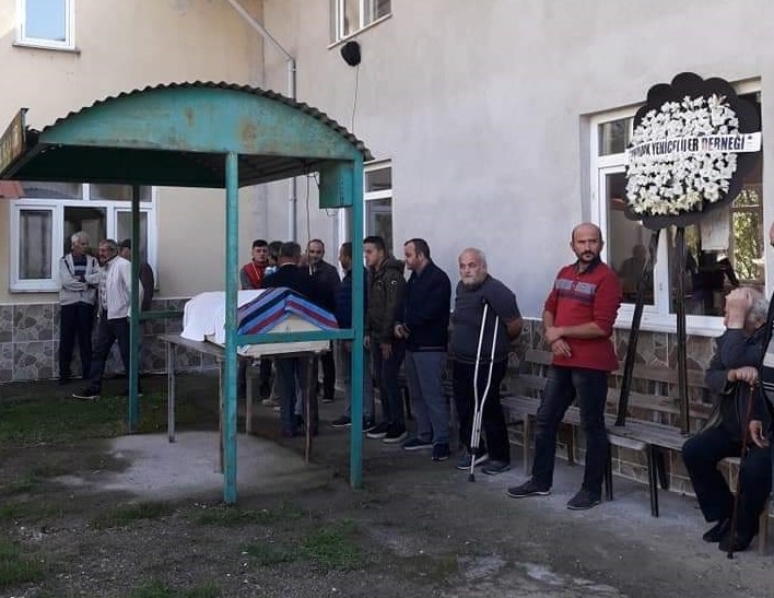 Kanserden Ölen Genç Defnedildi