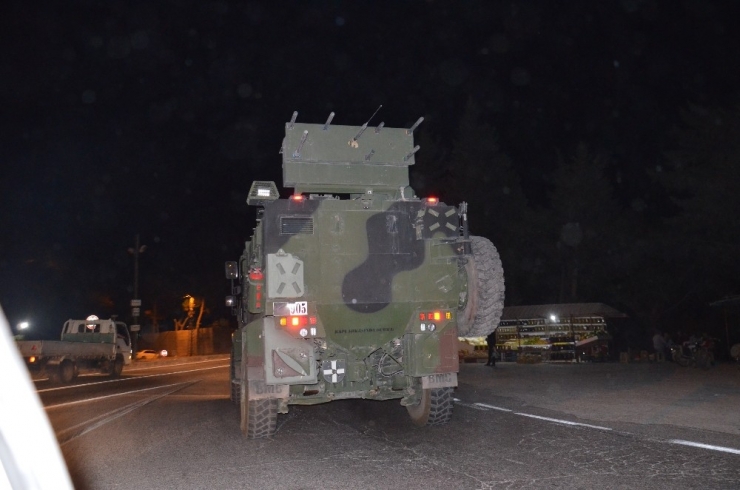 Gece Yarısı Suriye Sınırına Asker Ve Malzeme Takviyesi