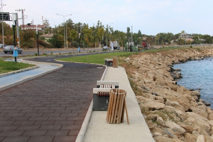 Çöp Kovalarını Kırıp Van Gölü’ne Atan Şüpheliler Yakalandı