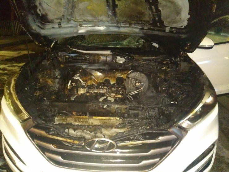 Adana’da Seyir Halindeki Lüks Araç Alev Aldı