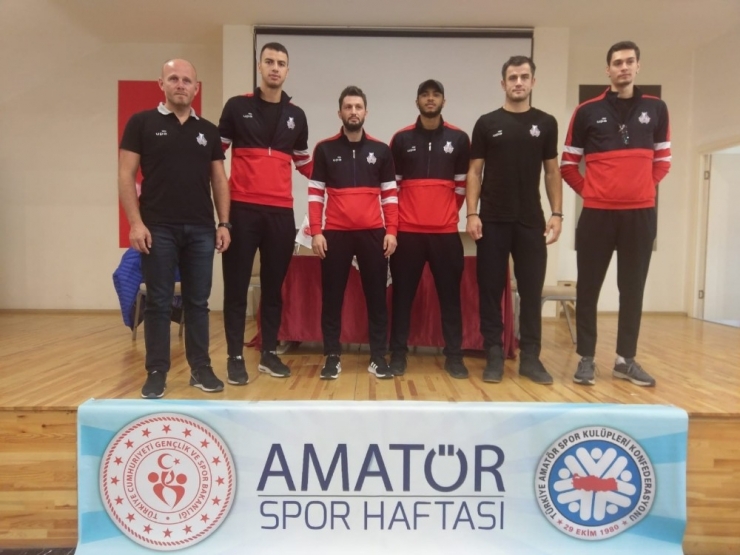 Basketbolcular Öğrencilerle Bir Araya Geldi