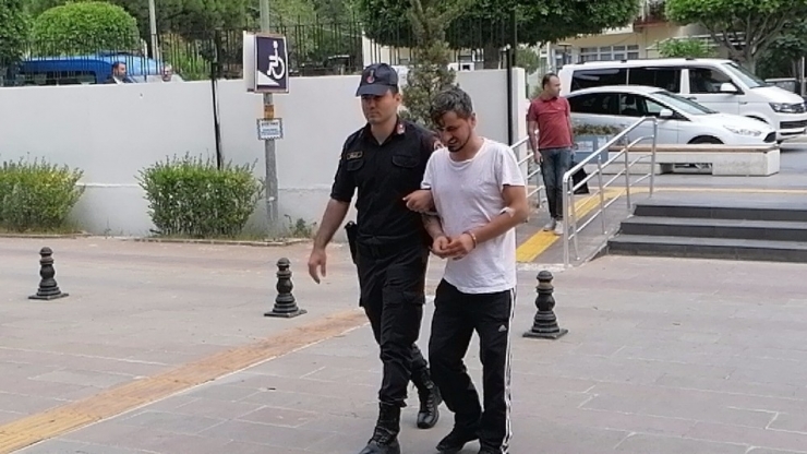 Pompalı Tüfekle Vuruldu, Polisten Yardım İstedi, Hırsızlık Suçundan Tutuklandı