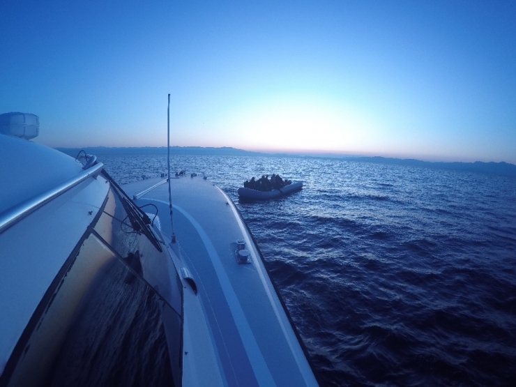 Ayvalık’ta 28 Düzensiz Göçmen Yakalandı