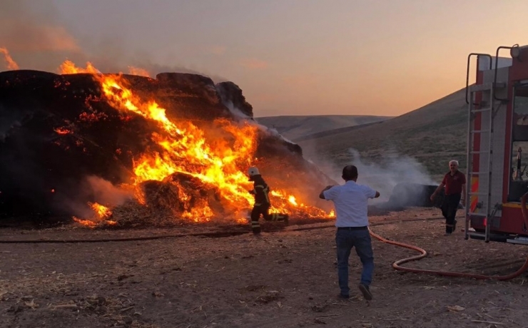 Batman’da 300 Ton Mısır Sapı Balyası Kül Oldu