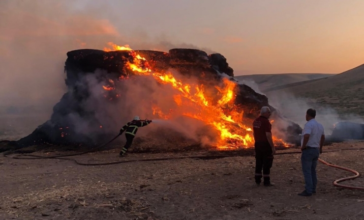 Batman’da 300 Ton Mısır Sapı Balyası Kül Oldu