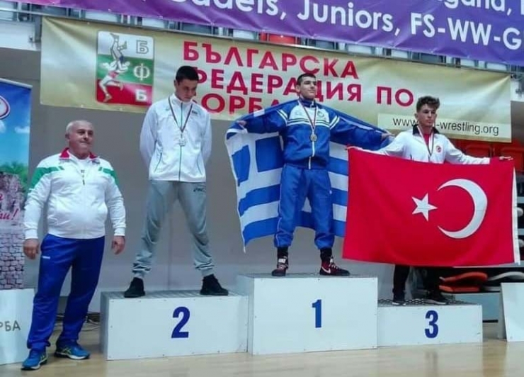 Sivaslı Güreşçiler Bulgaristan’dan Dereceyle Döndü