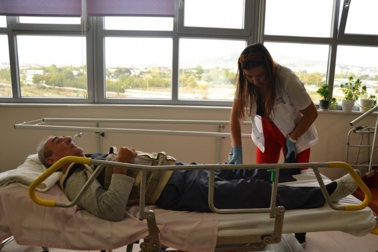 Felçli Hasta 6 Ayda Yürümeye Başladı