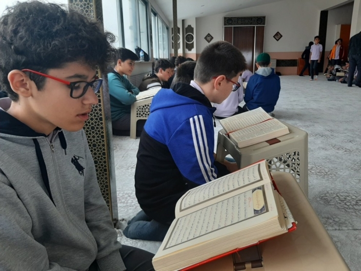 Öğrencilerden Askere ’Fetih Sureli’ Destek