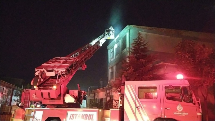 Esenyurt’ta Bir Fabrika Alev Alev Yandı