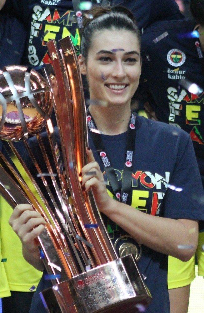 Fenerbahçeli Tuğçe Canıtez: "Kupayı Kazanmak Mutlu Etti"