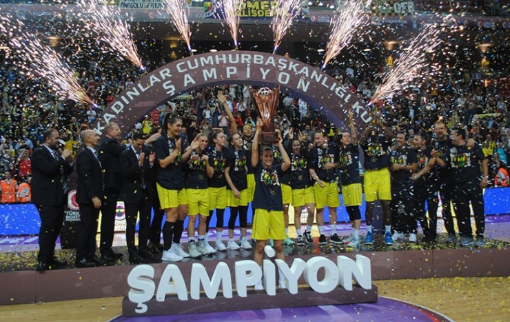 Fenerbahçeli Tuğçe Canıtez: "Kupayı Kazanmak Mutlu Etti"