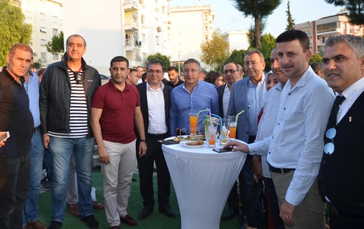 Kuşadası Beşiktaşlılar Derneği’nin Açılışını, Galasataraylı Başkan Yaptı