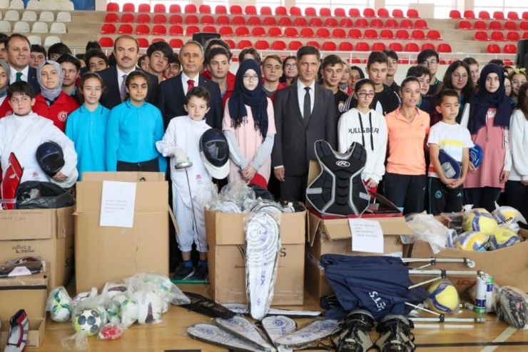 Okul Spor Kulüplerine Malzeme Desteği