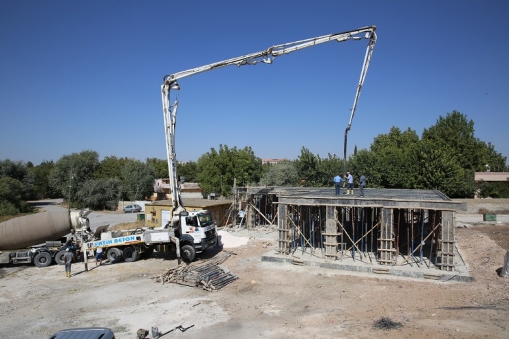 Karaköprü’de Halı Dokumaya Kadın Eli Değecek