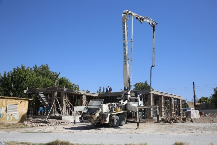 Karaköprü’de Halı Dokumaya Kadın Eli Değecek