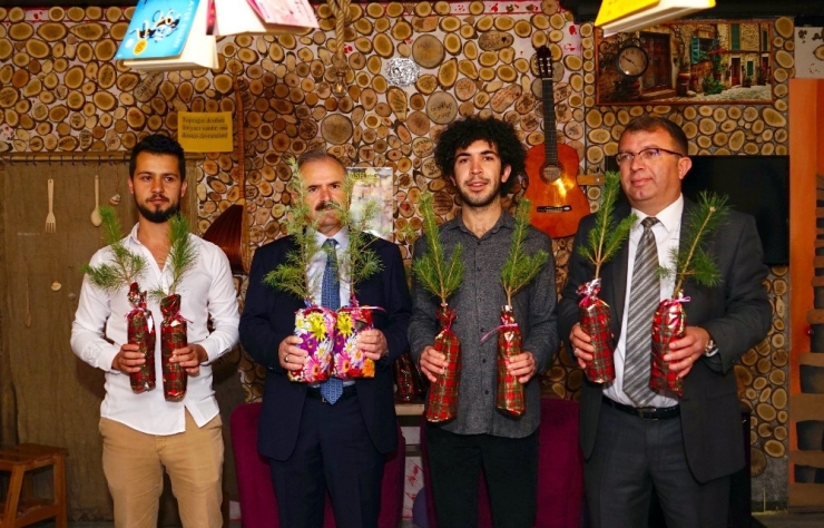 Kastamonu’da Kahve İçene Fidan Hediye Eden Gençler Ödüllendirildi