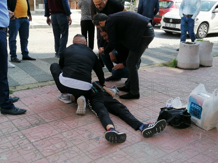 14 Yaşındaki Çocuk Sokak Ortasında Pompalı Tüfekle Yaraladılar