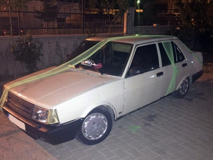Gelin Arabası Gibi Süslenen Otomobilde Uyuşturucu Ele Geçirildi