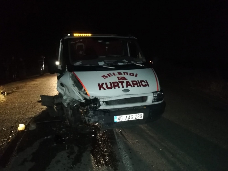 Selendi’de Otomobil İle Çekici Çarpıştı: 2 Yaralı