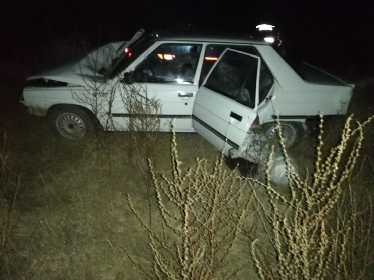 Selendi’de Otomobil İle Çekici Çarpıştı: 2 Yaralı