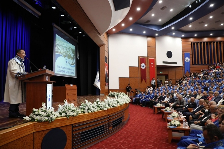 Türkiye’de İlk Kez Bir Akademik Yıl Felsefe Dersi İle Başladı
