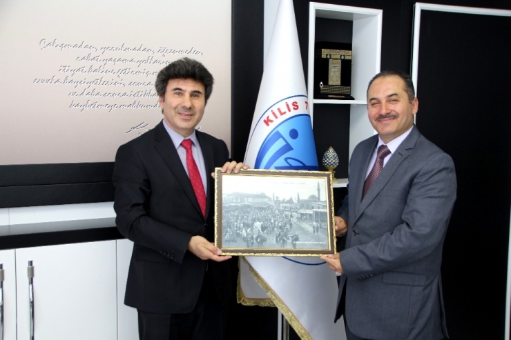 Ürdün Al- Zaytoonah Üniversitesi Akademisyenleri Rektör Karacoşkun’u Ziyaret Etti