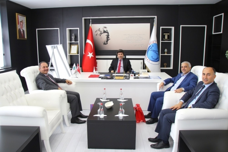 Ürdün Al- Zaytoonah Üniversitesi Akademisyenleri Rektör Karacoşkun’u Ziyaret Etti