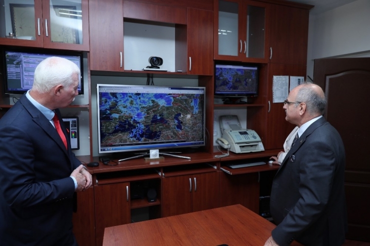 Vali Çakacak’tan Meteoroloji 3. Bölge Müdürlüğüne Ziyaret