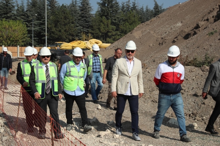 Vali Çakacak, Millet Bahçesindeki Çalışmaları İnceledi