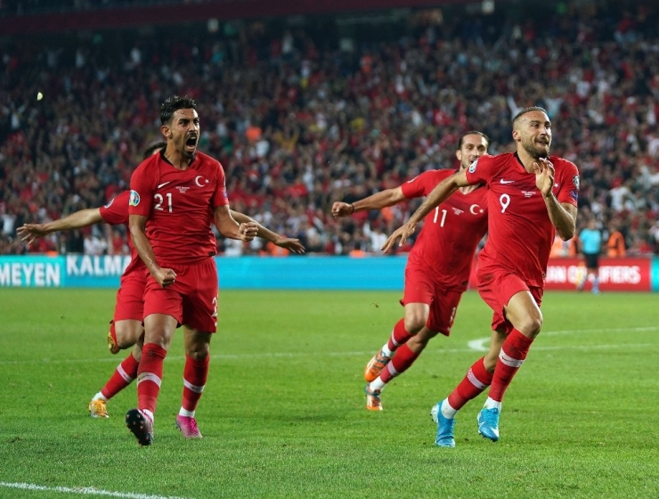 Milliler, Yine Son Anlarda Güldürdü