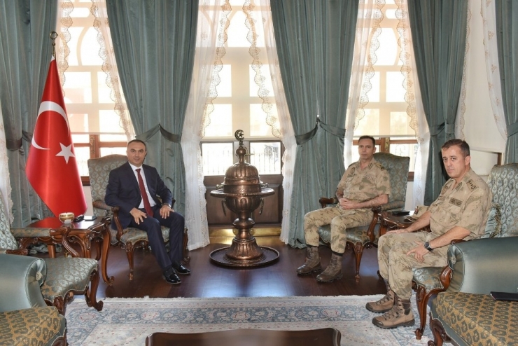 Jandarma Bölge Komutanı Cavlak Vali Soytürk’ü Ziyaret Etti