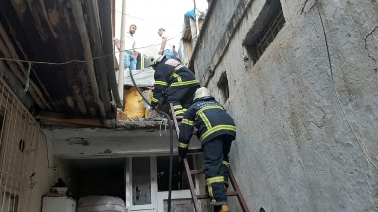 İki Bina Arasında Çıkan Yangın Korkuttu