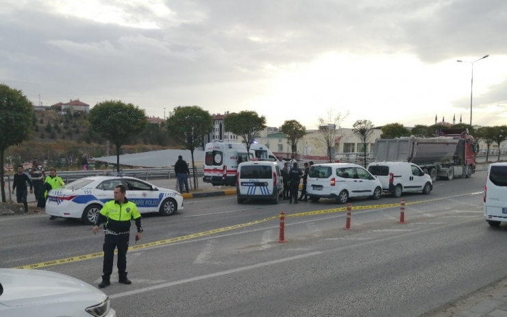 Kamyonun Çarptığı Yaşlı Adam Hayatını Kaybetti