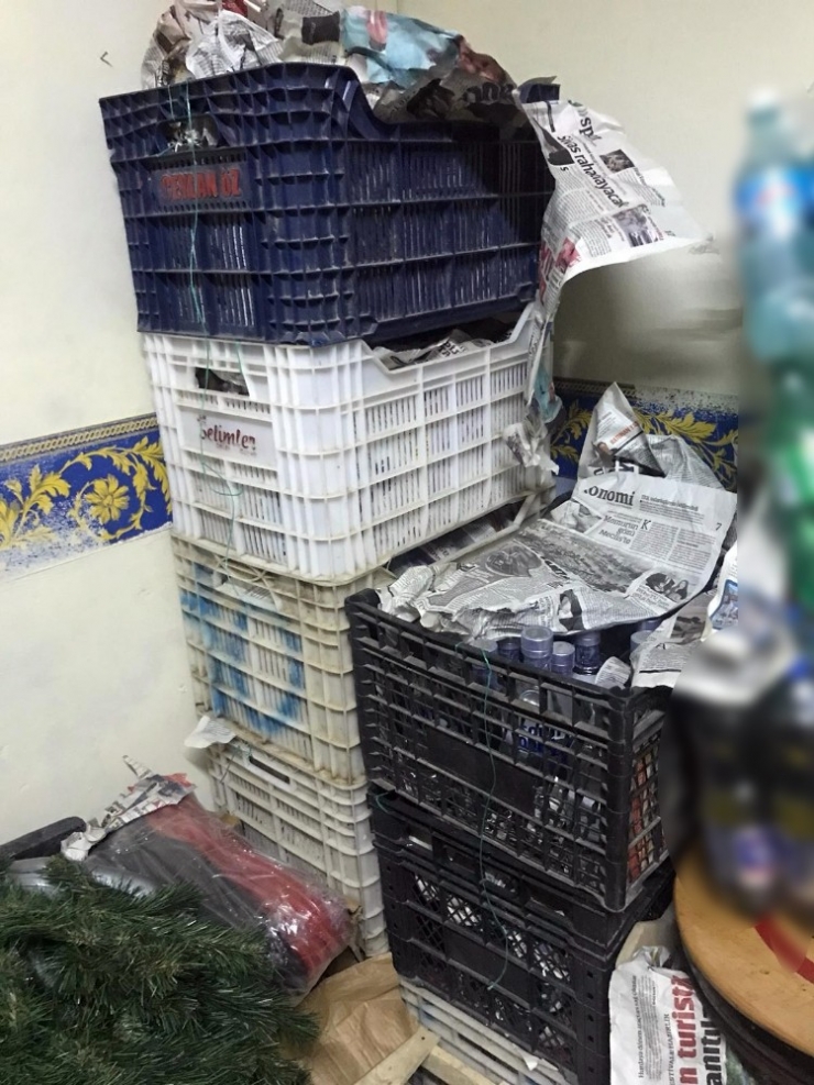 Alanya’da 225 Şişe Sahte İçki Ele Geçirildi