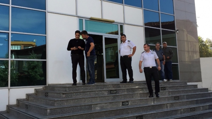 Edremit Belediyesi’nde Kurşun Sesleri Korkuya Neden Oldu