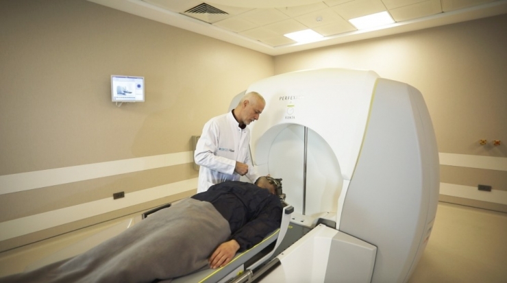 Öldürmüyor, Süründürüyor