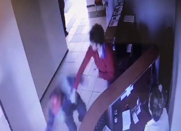 Aile Sağlığı Merkezinde Dehşet Anları Kamerada