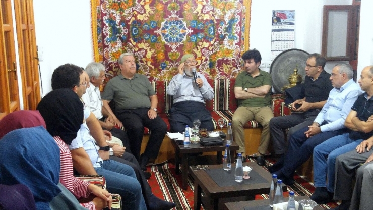 Üniversitede İrfan Sohbetleri Devam Ediyor