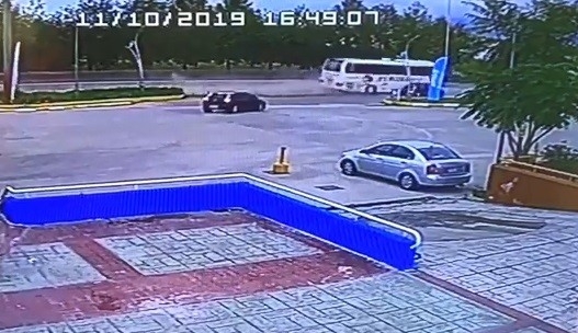 Sürücüsü Fenalaşan Yolcu Otobüsü Otomobili Biçti: 1’i Ağır 3 Yaralı