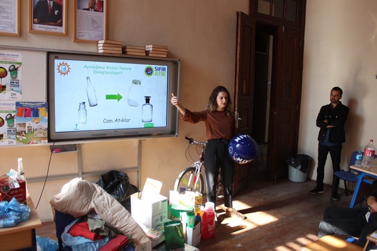 Öğrencilere ‘Geri Dönüşüm’ Eğitimi Verildi