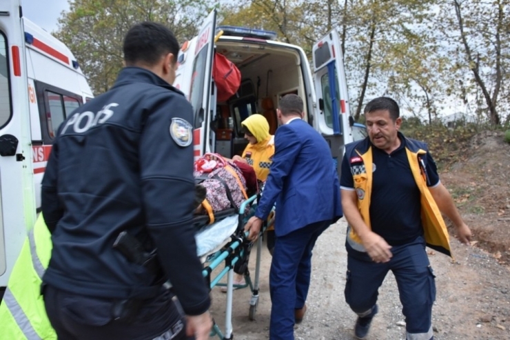 At Arabası Dereye Uçtu: 1’i Ağır 2 Yaralı