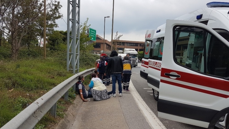 Otomobil, Minibüs Ve Tırın Karıştığı Kazada 5 Kişi Yaralandı