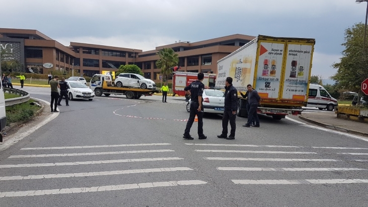 Otomobil, Minibüs Ve Tırın Karıştığı Kazada 5 Kişi Yaralandı