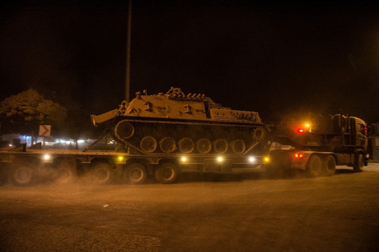 Sınıra Çok Sayıda Tank Ve Komando Sevk Edildi