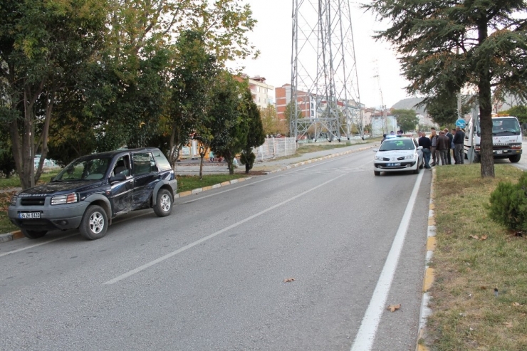 Araçlar Hurdaya Döndüğü Kazayı Sürücüler Yara Almadan Atlattı