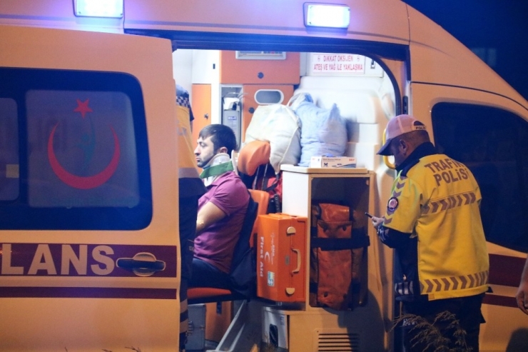Sivas’ta Trafik Kazası: 2’si Polis 3 Yaralı