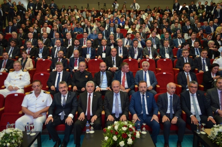 Bakan Turhan: “Emperyalist Güçlerin Beslemesi Kalleşlerle Barış Olmaz”